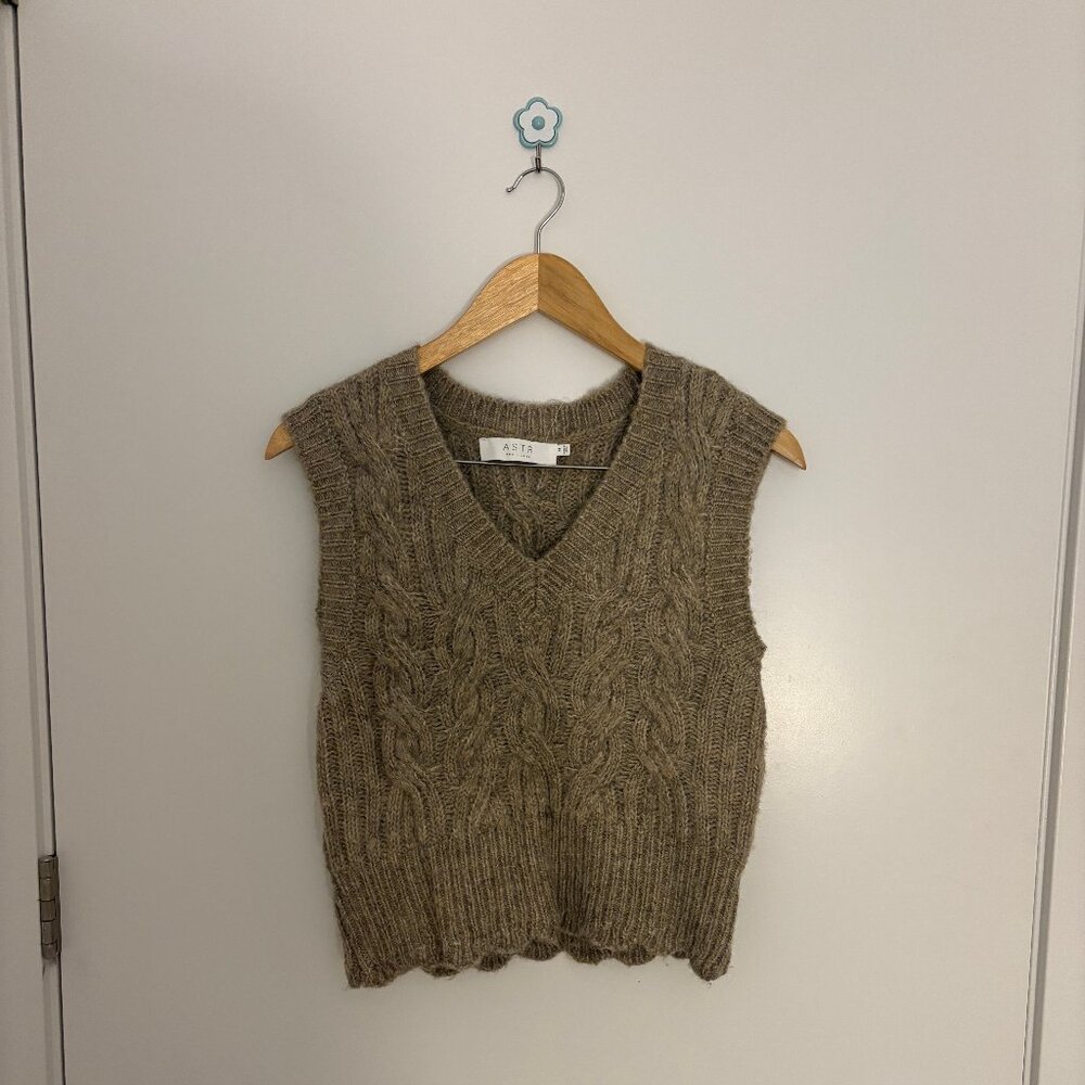 Astr the label Taupe sweater vest